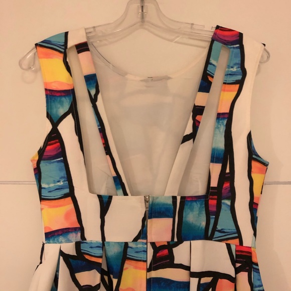 Multi Color Pattern mini dress with open back - Picture 3 of 6